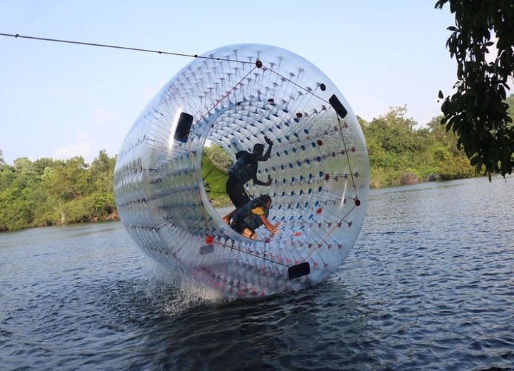 Aqua Zorbing